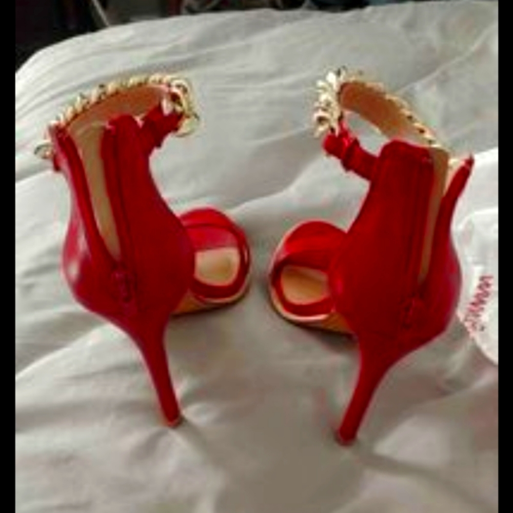Red heels 5 and a half